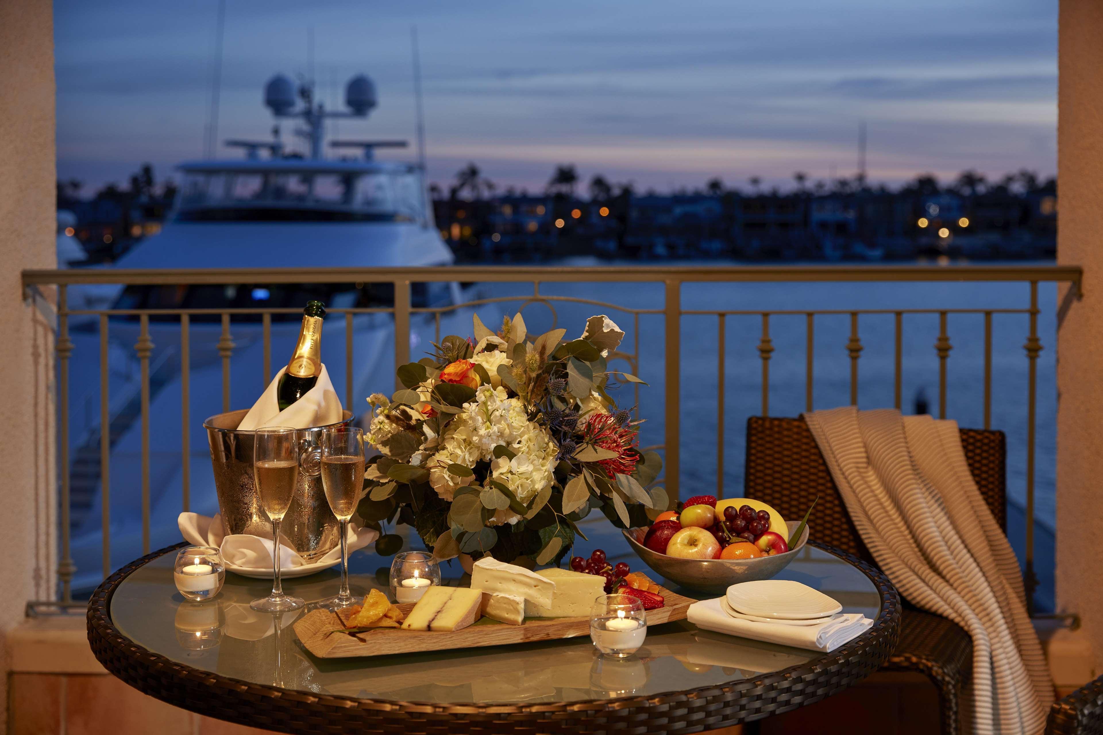 Balboa Bay Resort Newport Beach Exterior photo