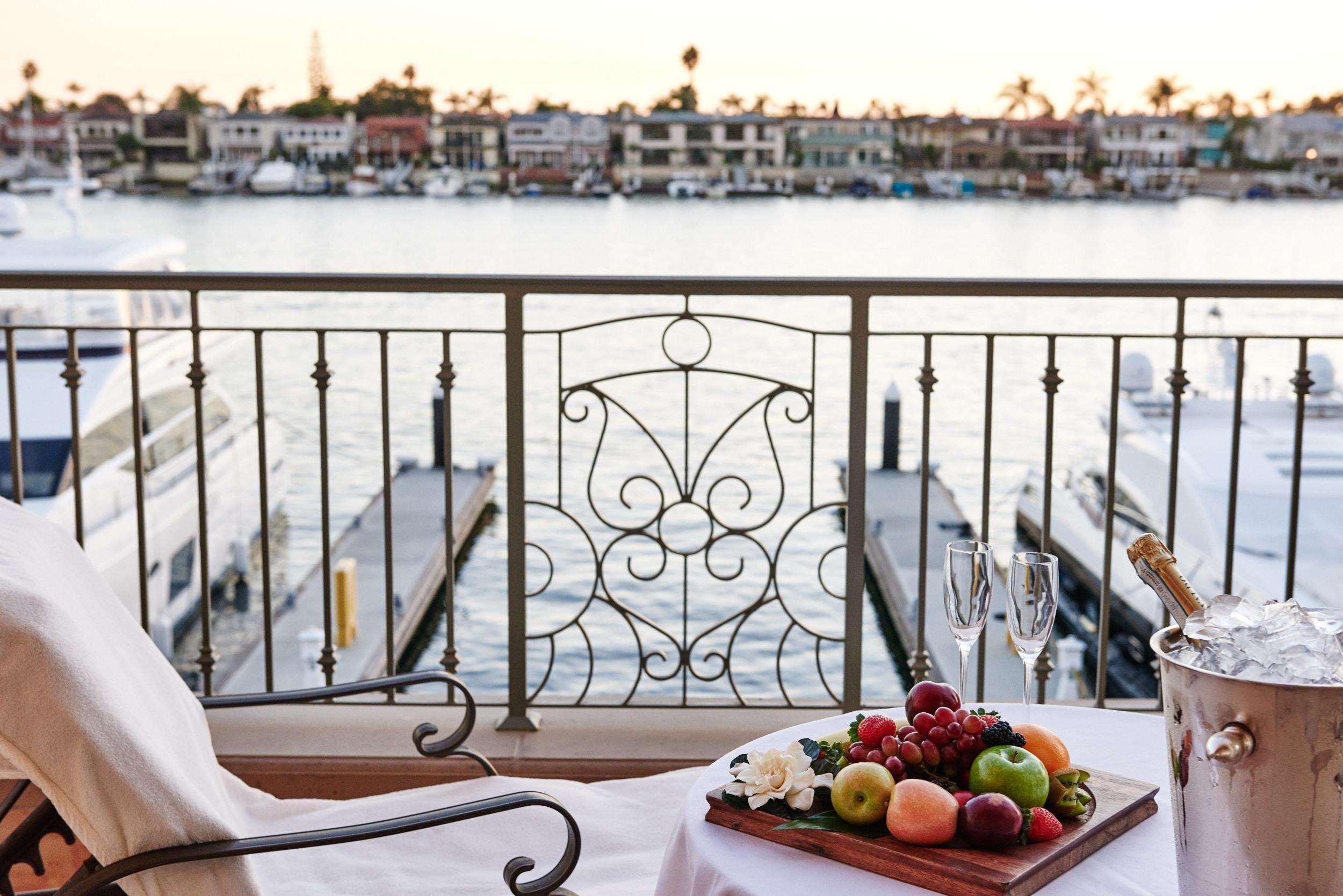 Balboa Bay Resort Newport Beach Exterior photo